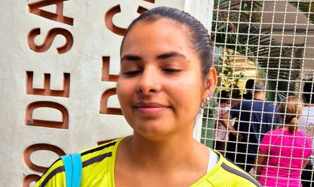 La&iacute;s Barroso garante todos os anos a vacina da gripe para se proteger contra doen&ccedil;as; ela esteve presente no primeiro dia de vacina&ccedil;&atilde;o (13/5) em BH.