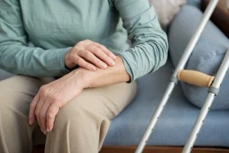 Molécula anti-inflamatória mostra potencial contra Parkinson em estudo