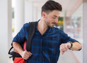 Enquanto algumas pessoas tentam resolver tudo rapidamente para aliviar a ansiedade da espera, outras adiam decisões, projetos e mudanças -  (crédito: Magnific/Freepik)