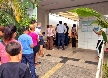 Filas tomam conta dos postos de saúde na manhã desta quarta-feira (13) na capital mineira. -  (crédito: Jair Amaral/EM)