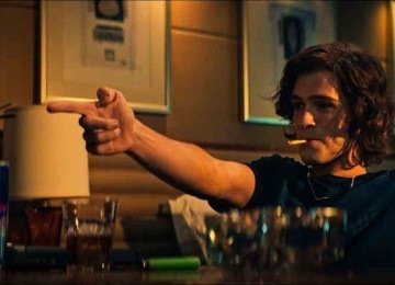 O roteiro se baseia no livro 'DNpontocom: A vida secreta e glamourosa de um ex-hacker', sobre Daniel Nascimento (João Guilherme) -  (crédito: Manequim Filmes/Divulgação)