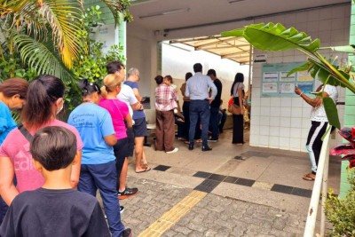 Filas tomam conta dos postos de saúde na manhã desta quarta-feira (13) na capital mineira. -  (crédito: Jair Amaral/EM)