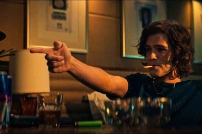 O roteiro se baseia no livro 'DNpontocom: A vida secreta e glamourosa de um ex-hacker', sobre Daniel Nascimento (João Guilherme) -  (crédito: Manequim Filmes/Divulgação)