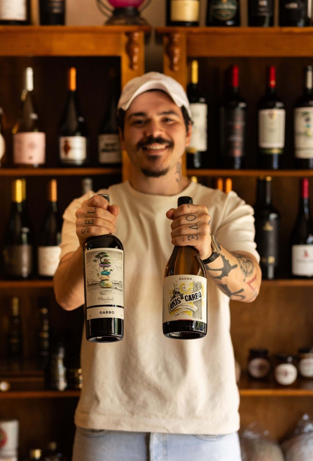 Raphael Renaldin tamb&eacute;m &eacute; o sommelier do bistr&ocirc; e investe em em r&oacute;tulos brasileiros, que mudam constantemente 