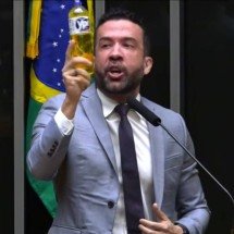 'Igual rato': Janones provoca direita após áudio de Flávio Bolsonaro - Reprodução/Câmara dos Deputados
