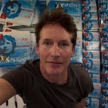 Mulher perde R$ 50 mil ao acreditar que namorava cantor James Blunt - Redes sociais
