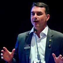 Gravação gera crise na campanha de Flávio; Michele seria alternativa - Daniel Ramalho/AF – 19/3/26)