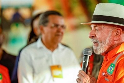 Lula em fábrica da Petrobras em Camaçari (BA) -  (crédito: SEAUD/PR)