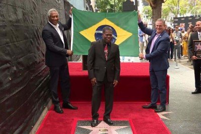 Paulinho da Costa é o primeiro brasileiro a ganhar uma estrela na calçada da fama em Hollywood -  (crédito: Variety / reprodução)