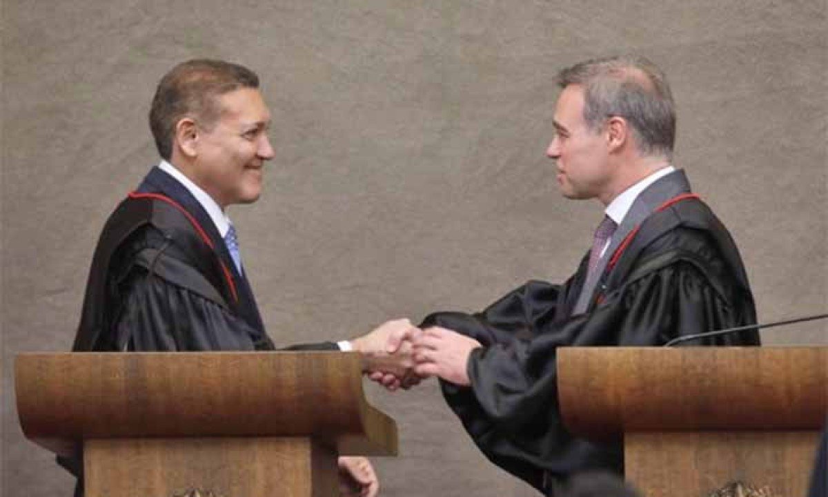 A nova composição marca a primeira vez em que dois ministros indicados pelo ex-presidente Jair Bolsonaro, antecessor de Lula, passam a comandar o TSE. Nunes Marques e Mendonça estarão à frente da Justiça Eleitoral durante as eleições presidenciais de 2026, cujo primeiro turno está marcado para o dia 4 de outubro e tem como principais pré-candidatos justamente Lula e Flávio, o filho mais velho de Bolsonaro.
- (crédito: Divulgação)