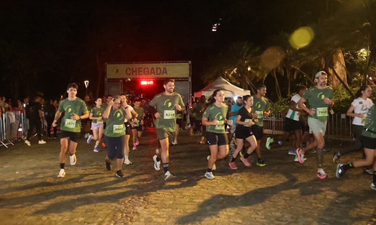 Largada ocorreu no interior do Parque Municipal Américo Renné Giannetti-Marcos Vieira/EM/D.A.Press