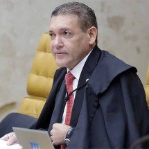 TSE adia decisão sobre censura a pesquisa que mostrou recuo de Flávio Bolsonaro - Divulga&ccedil;&atilde;o