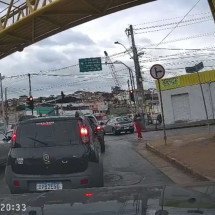 BH: mulher é rendida por criminosos armados e tem aliança e carro roubados - Reprodução/Redes Sociais