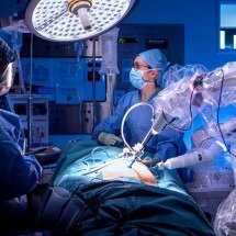CMR Surgical promove debate sobre IA e o futuro da saúde - DINO
