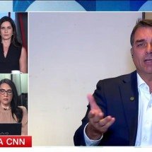 Jornalista para Flávio Bolsonaro: 'O senhor foi pego na mentira, né?' - Reprodução/CNN Brasil