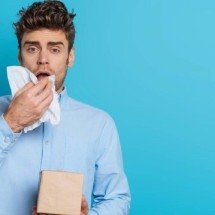 Por que fechamos os olhos ao espirrar? A ciência explica o reflexo automático que protege o corpo e os olhos - Portal Giro 10