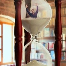 Por que o tempo parece passar mais rápido com a idade? A ciência explica o papel da rotina e da memória - Portal Giro 10