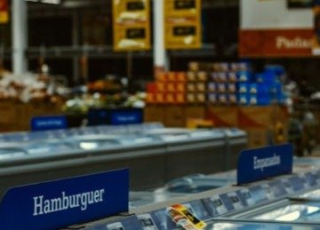 O homem passou por um caixa sem atendimento e saiu do supermercado em direção à rua sem efetuar o pagamento dos itens -  (crédito: Reprodução/Pexels)