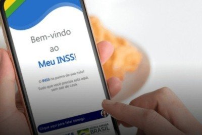 Aposentados e pensionistas podem utilizar o aplicativo Meu INSS para consultar seus extratos e verificar a ocorr&ecirc;ncia de descontos indevidos. -  (crédito: Ag&ecirc;ncia Brasil)
