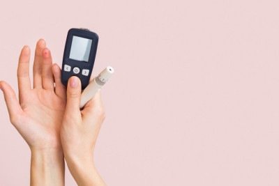 O corpo pode liberar glicose na madrugada, e quem já tem resistência à insulina pode amanhecer com esse valor mais alto -  (crédito: FreePik/Magnific)