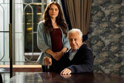 Adriana (Letícia Colin) e Arthur (Antonio Fagundes) decidem se casar, depois de acontecimentos trágicos nas vidas de ambos -  (crédito: Manoella Mello/Divulgação)