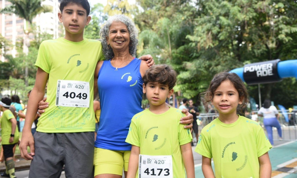 Rosa Em&iacute;lia Alves, de 61 anos, levou os netos Bernardo, Rafael e Ana Rosa para participarem da Corrida Kids neste s&aacute;bado (16/5) no Parque Municipal