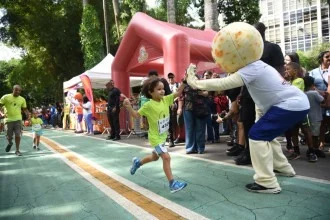 Corrida Kids reúne 400 crianças na Maratona de BH 
