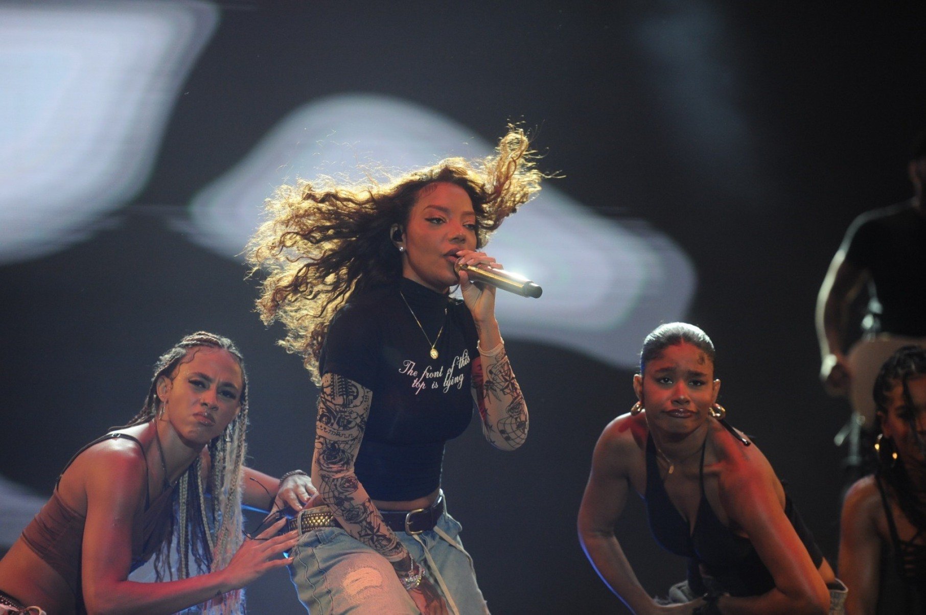 Ludmilla colocou fogo na Praça da Estação na noite deste sábado (16/5)