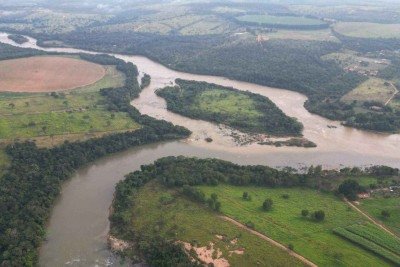 Chegada da Expedi&ccedil;&atilde;o Rio Par&aacute; Vivo 2026 a Pomp&eacute;u e a foz do manancial no Rio S&atilde;o Francisco -  (crédito: Tanto Expresso/ CBH do Rio Par&aacute;)