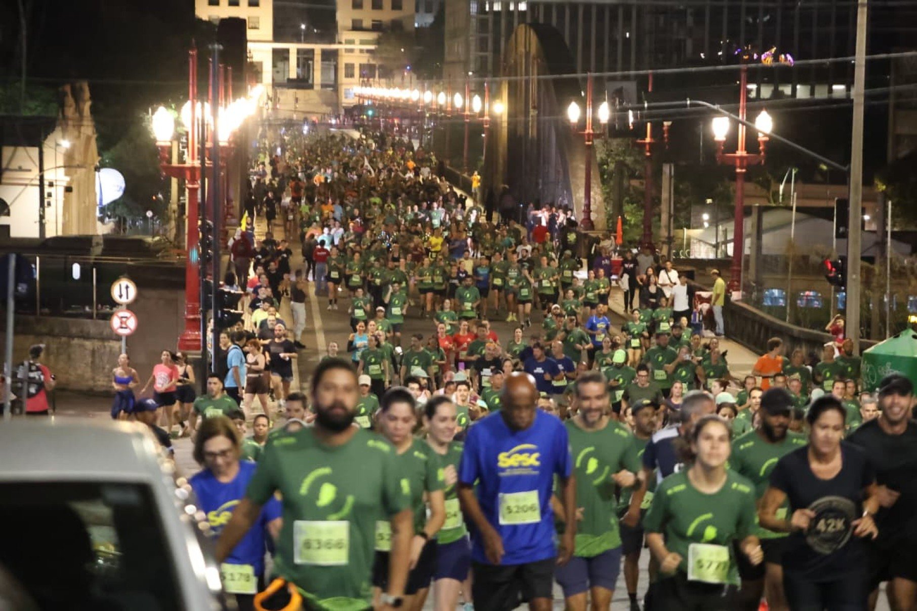 Cerca de 4.000 atletas, profissionais e amadores, participaram da Corrida Central Night Run