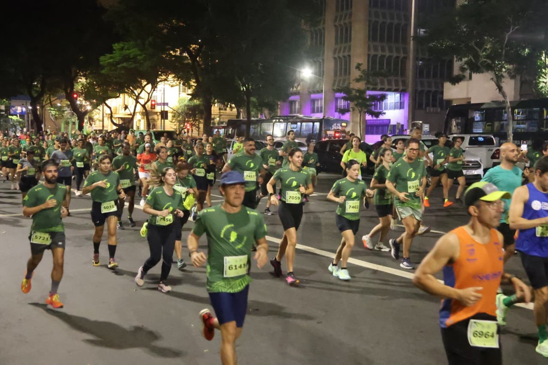 Segundo o organizador da MOBH, Lucas Condurú Davis, o foco da Central Night Run não é desempenho, não é correr rápido, e sim aproveitar e conhecer o centro de Belo Horizonte

