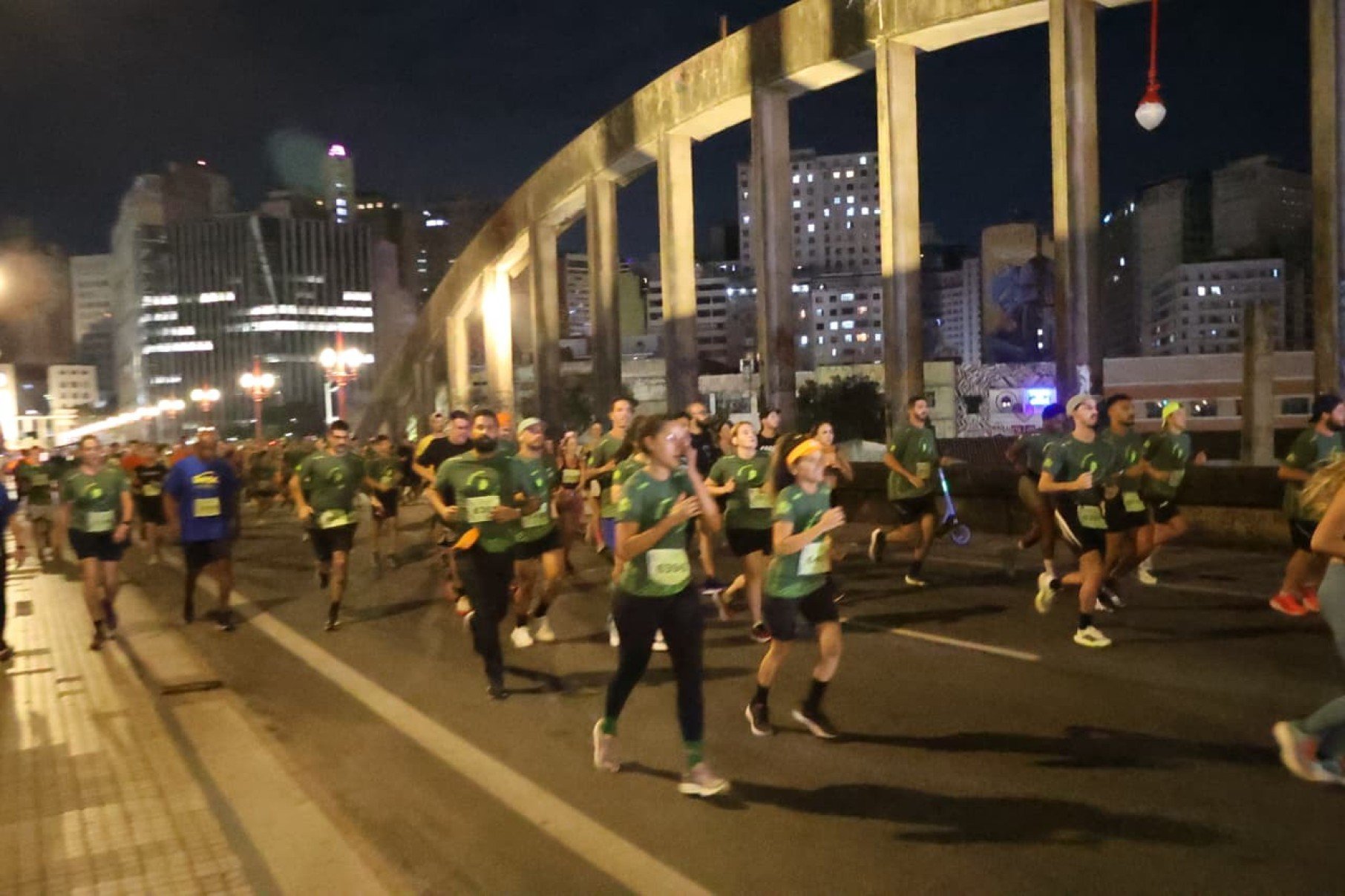 Central Night Run leva participantes a um percurso de 5 km pelo centro da capital, passando pela Pra&ccedil;a da Liberdade e pelo Viaduto Santa Tereza
