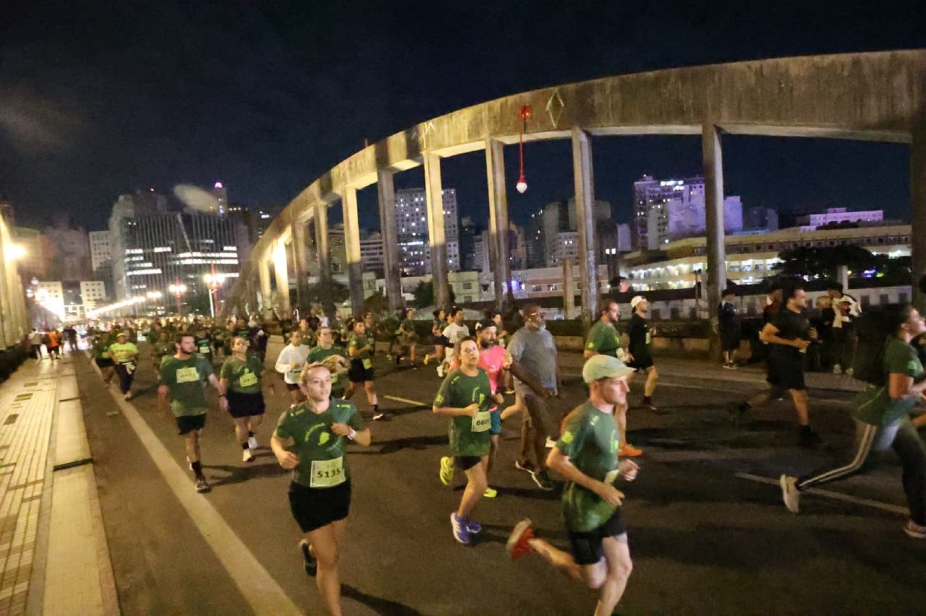 Maratona de BH come&ccedil;a com 4.000 atletas disputando corrida de 5 km