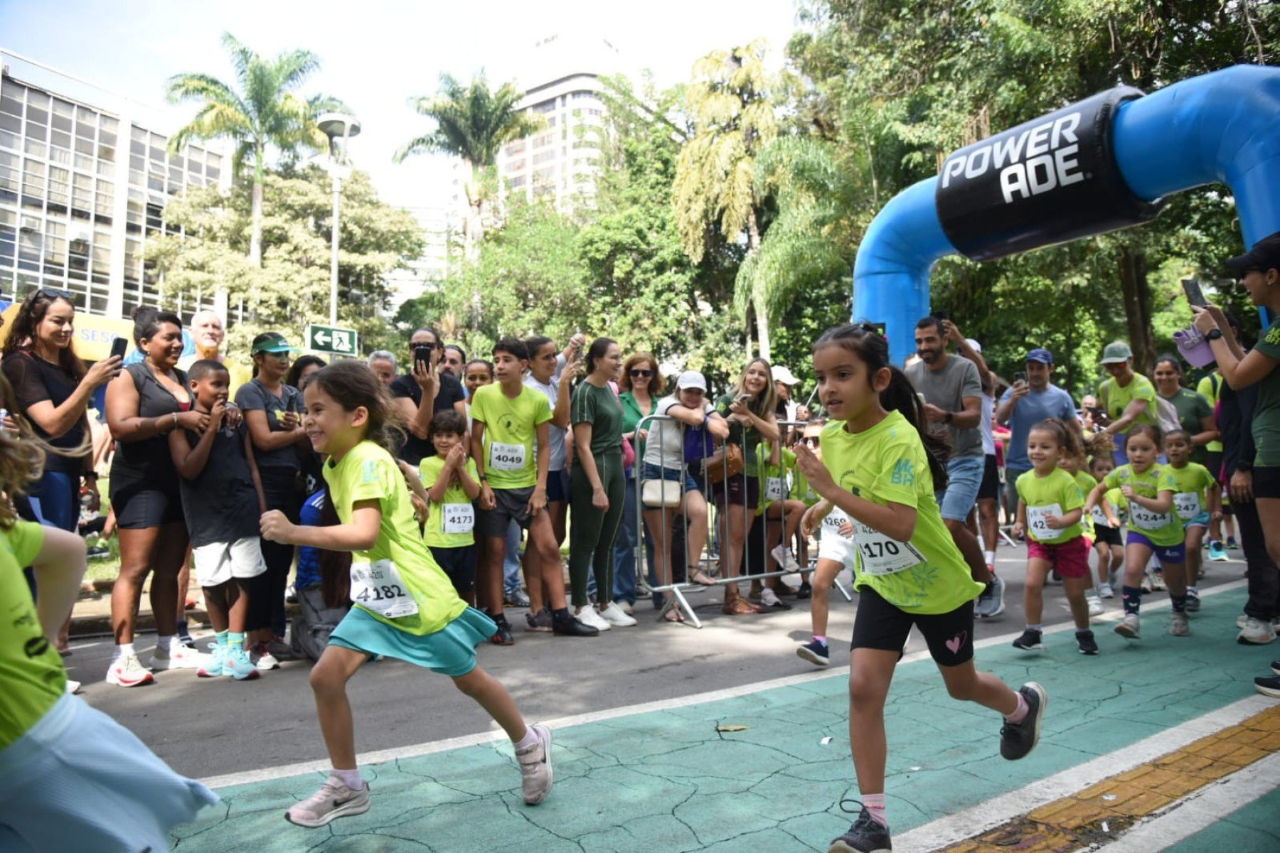 Crian&ccedil;as movimentam manh&atilde; do Parque Municipal em Corrida Kids