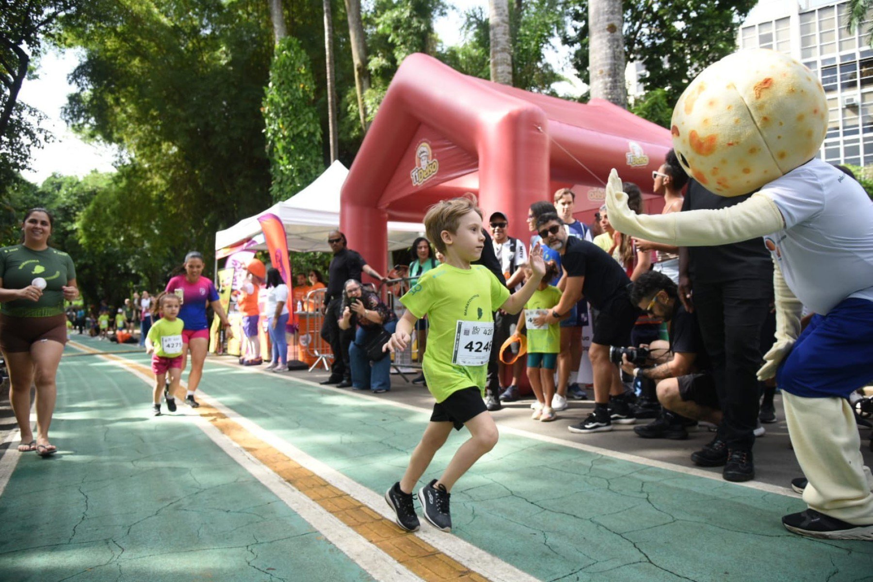 A Corrida Kids contou com a participa&ccedil;&atilde;o de crian&ccedil;as de 4 a 13 anos, desde os pequenos que vivenciaram sua primeira corrida at&eacute; aqueles que j&aacute; tinham experi&ecirc;ncia nas pistas