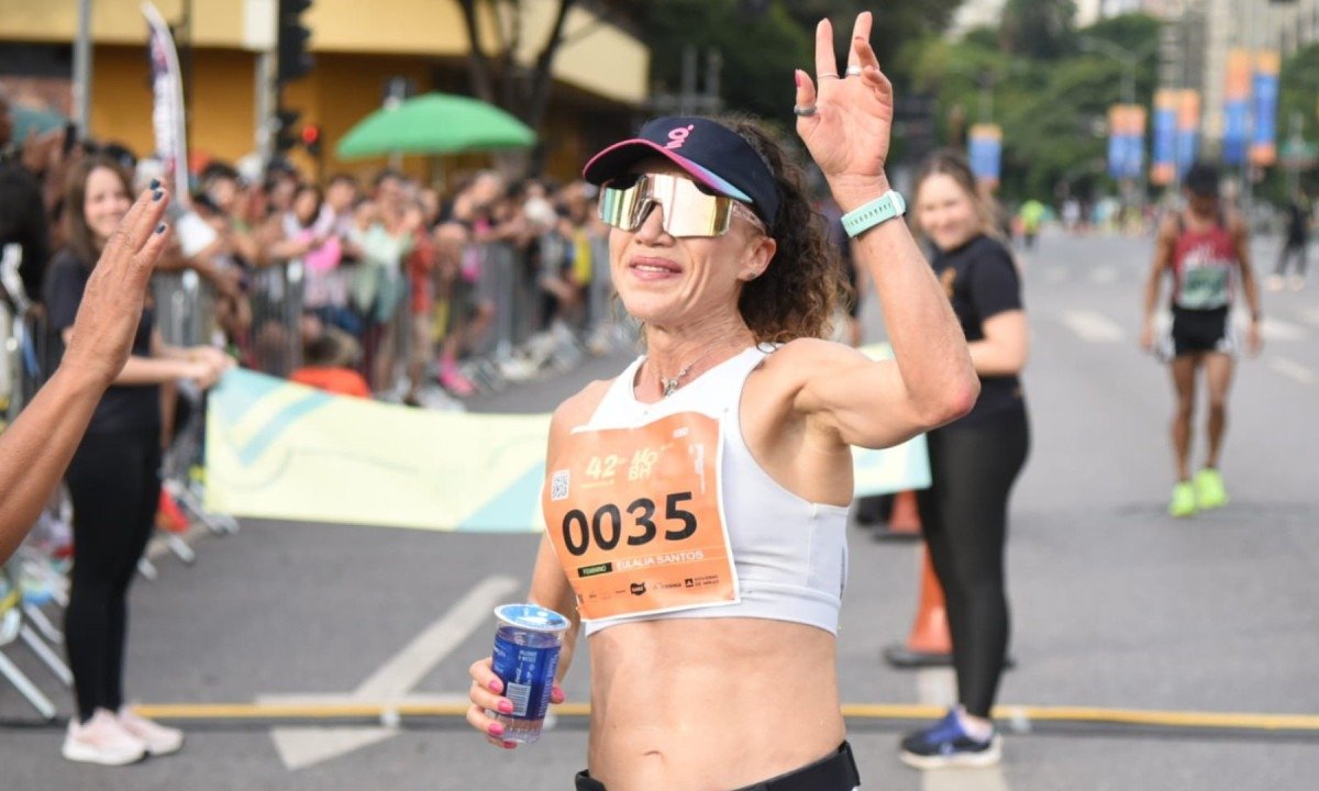 Maratona Oficial de Belo Horizonte com o Primeiro lugar Feminino