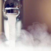 Desentupir com água quente: como a temperatura atua na gordura dos canos e quando o método deixa de ser seguro - Portal Giro 10