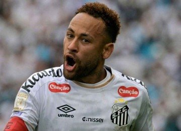 Neymar ainda não brilhou em solo brasileiro desde que retornou ao país para atuar no Santos -  (crédito: NELSON ALMEIDA/AFP)