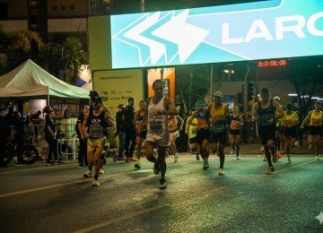 Começou a largada Elite da primeira maratona de Belo Horizonte
 -  (crédito: Gladyston Rodrigues/EM/D.A.Press)
