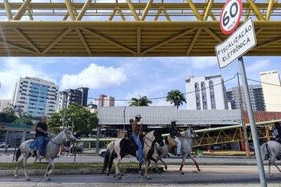 Grupo chamou atenção com uma referência tipicamente rural por entre carros, ônibus e ao concreto da cidade -  (crédito: Alexandre Guzanshe/EM/D.A Press)