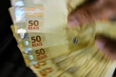 Famílias pagam mais caro por empréstimos mesmo com crédito em alta, diz FGV -  (crédito: © Marcello Casal Jr/Agência Brasil/Arquivo)