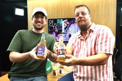 Hélio Josengler, da Manza, e Rafael Ávila, da Aparesidra, acabam de lançar sidras com adição de ingredientes além da maçã -  (crédito: Marcos Vieira/EM/D.A Press)
