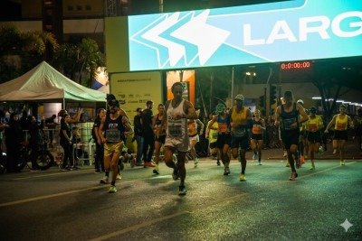 Começou a largada Elite da primeira maratona de Belo Horizonte
 -  (crédito: Gladyston Rodrigues/EM/D.A.Press)