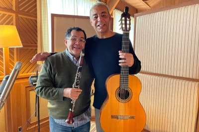 Clarinetista Proveta e o cantor e compositor Sérgio Santos gravaram o disco em 2022, que depois ganhou arranjos e orquestra e participações de cantores -  (crédito: Biscoito Fino/Divulgação)