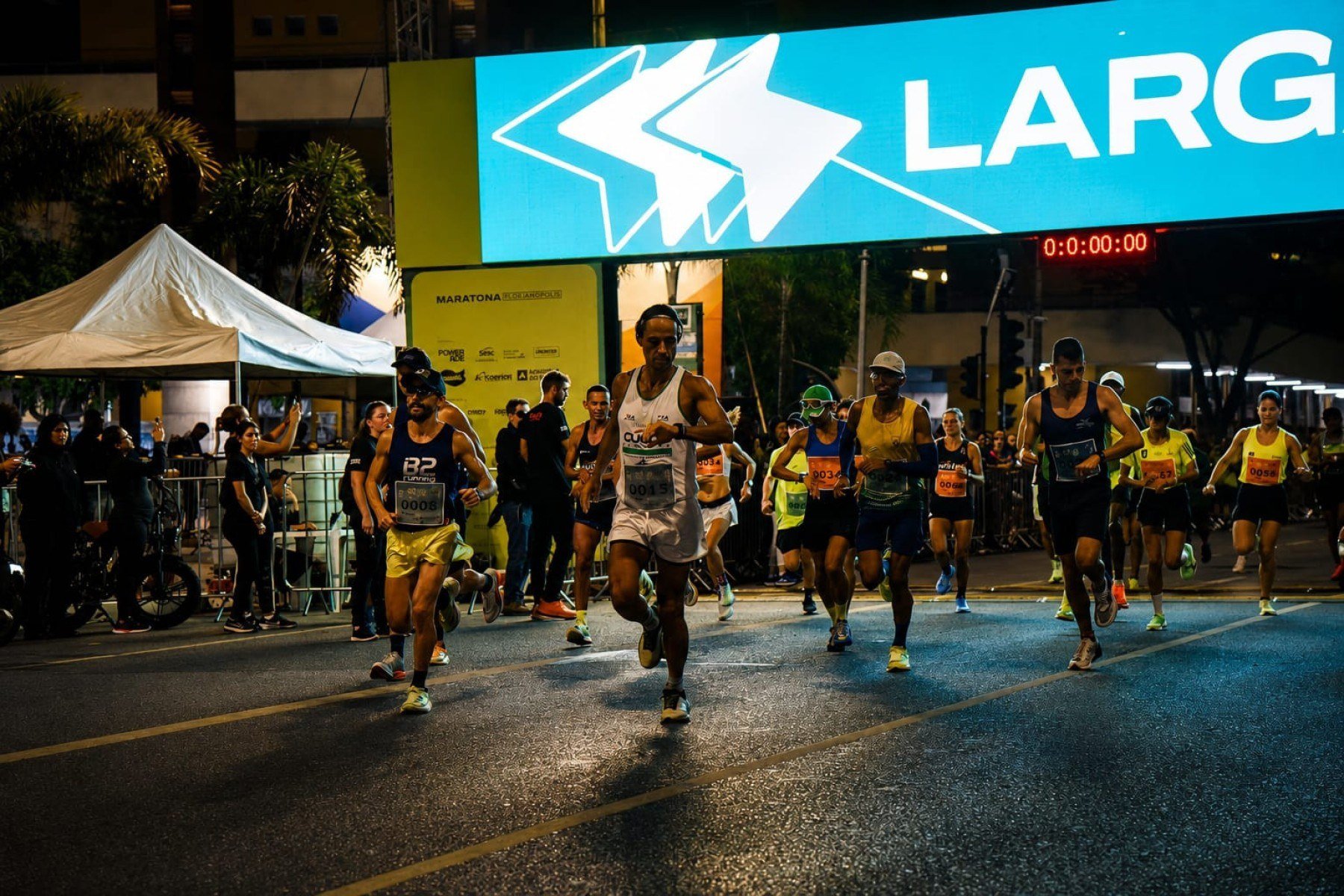 Largada Elite da Maratona oficial de BH-Gladyston Rodrigues/EM/D.A.Press