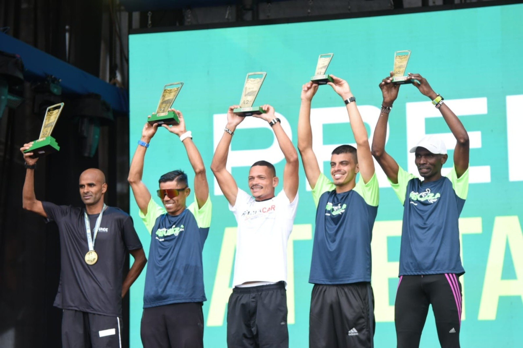 Pódio masculino Maratona Oficial de Belo Horizonte-Gladyston Rodrigues/EM/D.A.Press