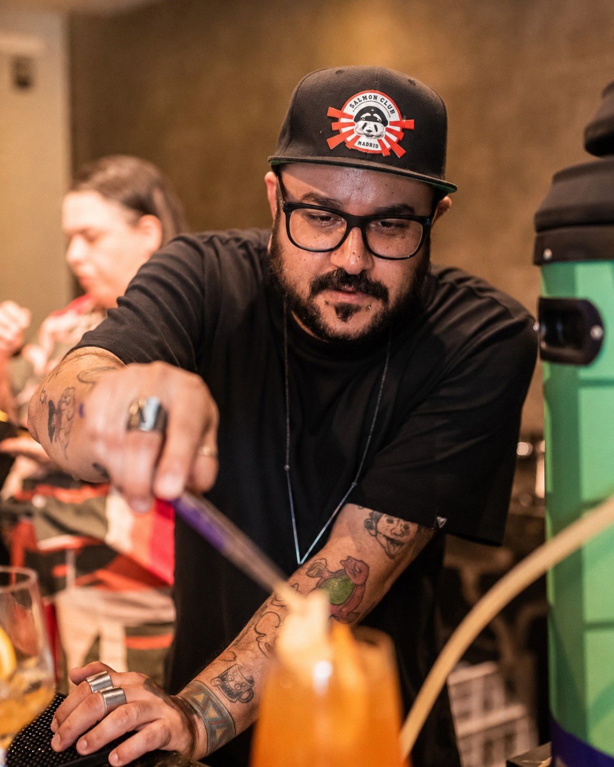 S&oacute;cio e mixologista do Ototoi, Filipe Brasil diz que os encontros s&atilde;o oportunidades diretas de troca de conhecimento 