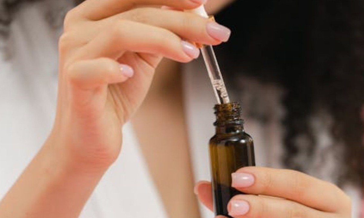 Vitamina C para pele oleosa: o guia para usar o ativo sem medo -  SHVETS production / Pexels
