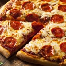 Pizzaiolo deixa pizza queimar, briga com funcionários e causa confusão - Portal Giro 10