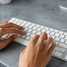 Por que F e J têm relevo? A ciência por trás da digitação sem olhar - Portal Giro 10